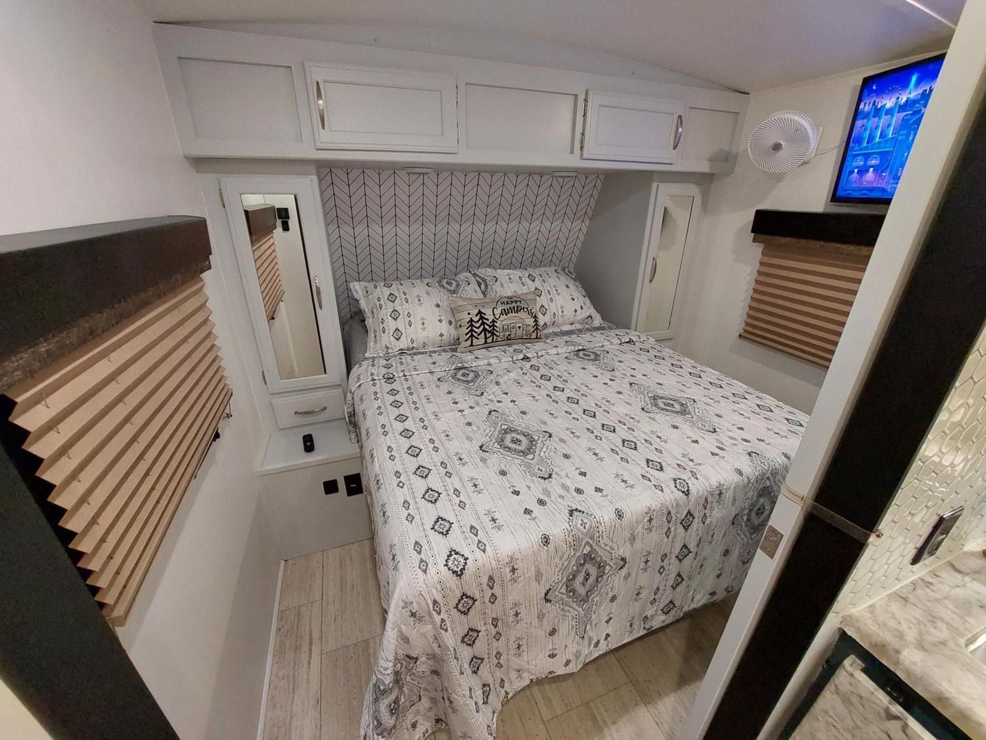 Апартаменты The Torres' Camper Experience! Тампа Экстерьер фото